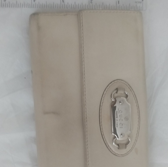 Gucci vintage silver buckle leather cream wallet